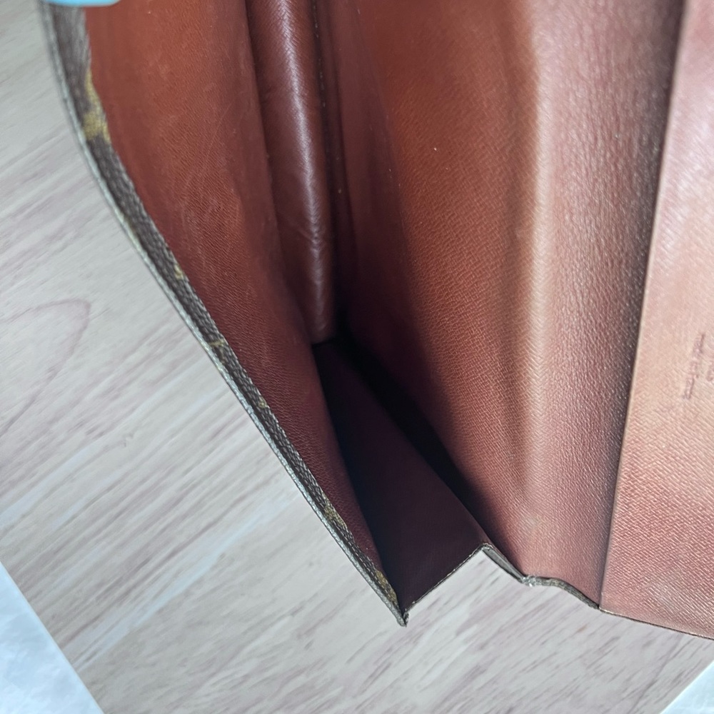 Louis Vuitton vintage clutch wallet hand paired and sealed Vivienne inspired. - Picture 9 of 12